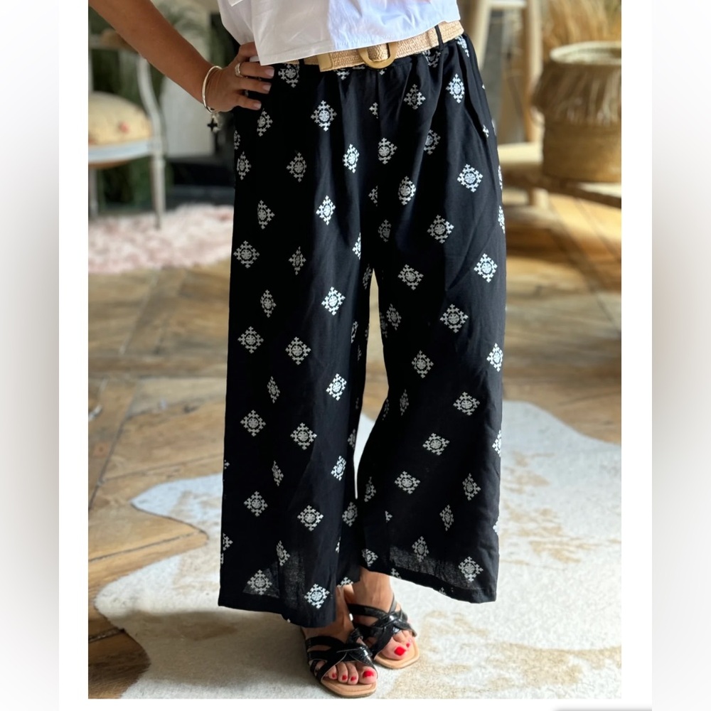 MADE IN ITALY Lightweight patterned linen effect pants with belt.